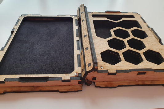 Spielaufbewahrung und Rollenablage „Spell Book“