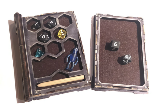 Spielaufbewahrung und Rollenablage „Spell Book“